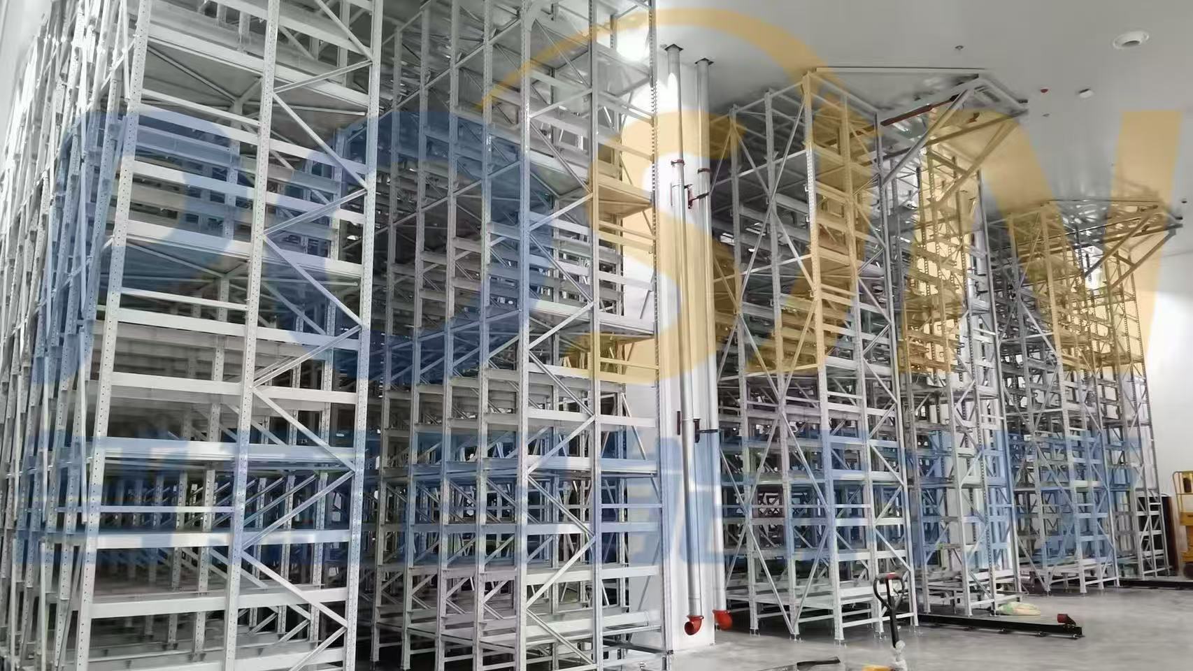 料箱式堆垛机立库